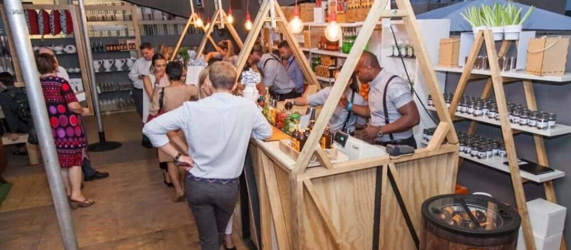 4 REASONS WHY A MOBILE BAR SERVICE IS THE PERFECT SOLUTION FOR YOUR YEAR END FUNCTION